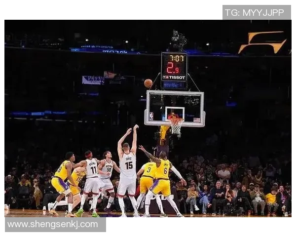 湖人主场迎战热火双方激烈对抗引发球迷热情高涨